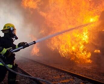 Conheça os 5 equipamentos essenciais para o combate a incêndio